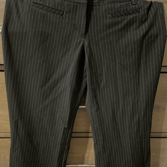 Express pin stripped pants in size 6R. Classic chic business casual. - Picture 3 of 3